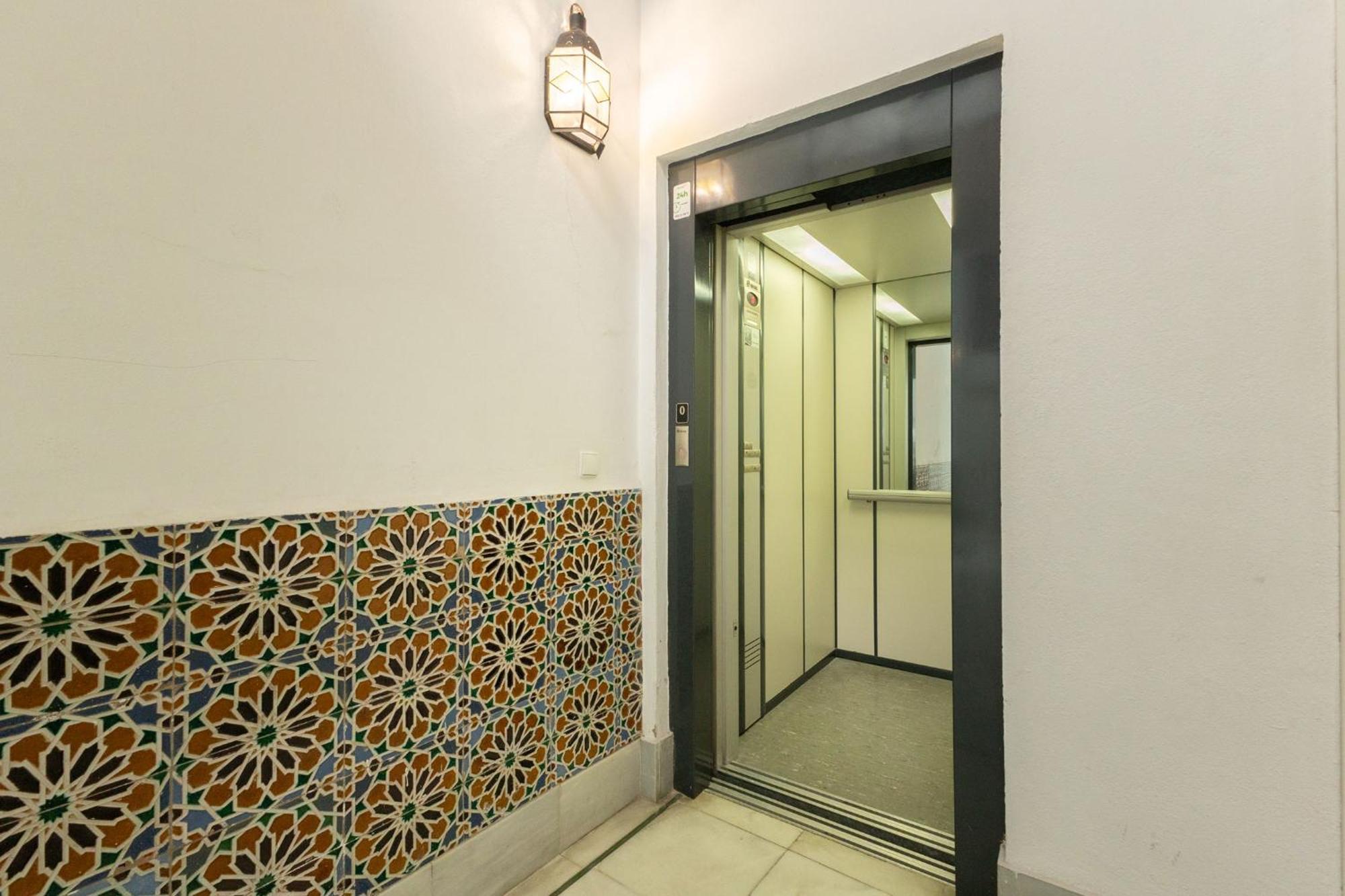 Charming 2 Bedroom Boutique Triplex Apartment With Private Terrace At Seville City Center By Ocityzen Extérieur photo